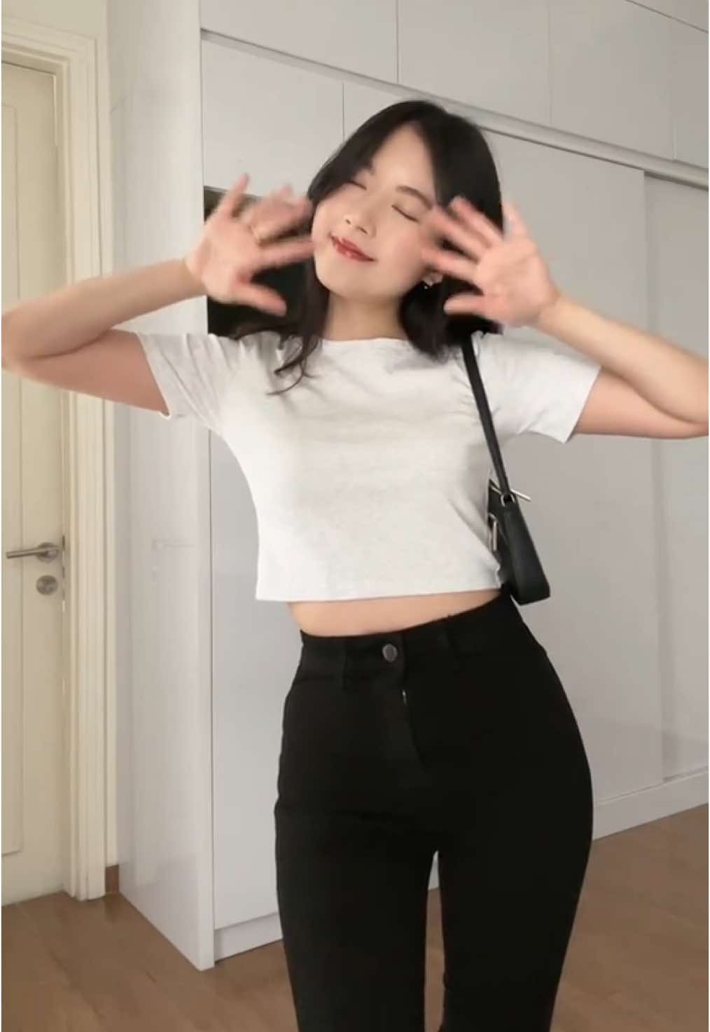 beneran mau koleksi semua warna sih🤣🤣 #JinisioEmangKeren #Jiniso #HighwaistJeans #BaggyJeans 