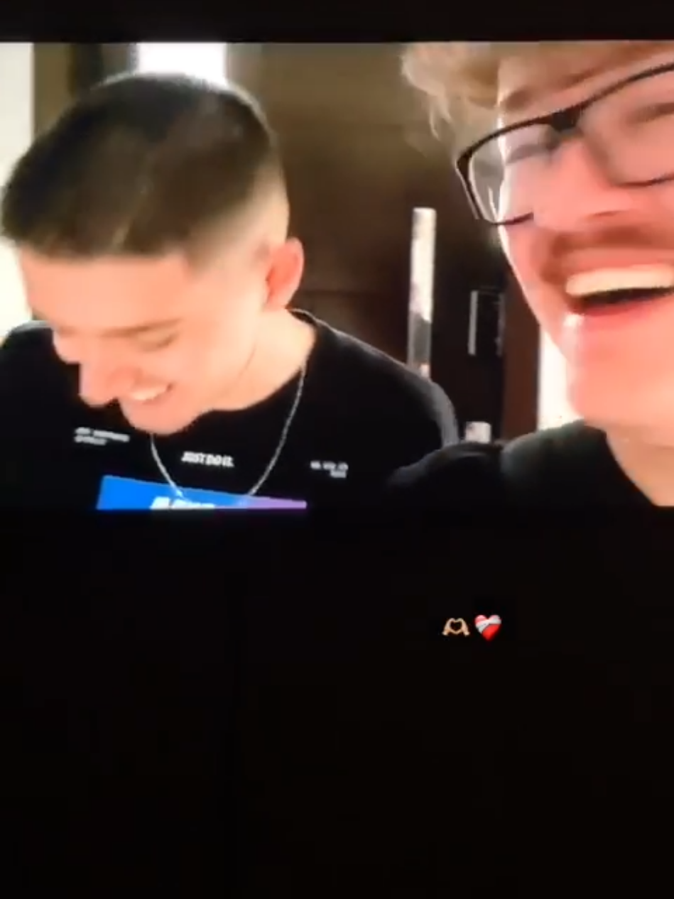 umas das melhores amizades da cs!!! @Geleia @Tonigon  #fyy #vairal #naoflopaporfavor #vaiprafycaramba #creativesquad 