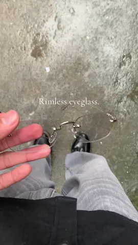 #fyp #photochromiceyeglass #antiradiationglass #rimlesseyeglasses 