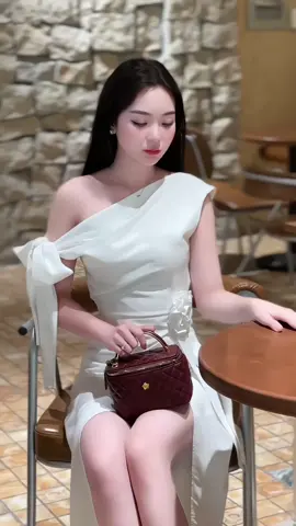 Đông về cây buồn rụng hết lá. Em buồn vì lạnh giá chẳng có ai 😍😍 #xuhuongtiktok #thinhhanh #thinhhanhtiktok #mijustore99 #damditiec #damxinhthietke #vayxinh #damxinh 