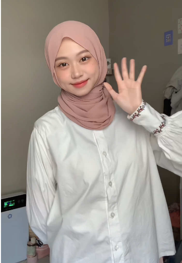 lebih rapi dan gak numpuk lagi 😙 btw pake ikat rambutnya yang kecil dan tipis yaa yang aku agak besar tp itsokeyy 😆 #hijabstyles #hijabtutorial #pashminastyle #tipshijab 