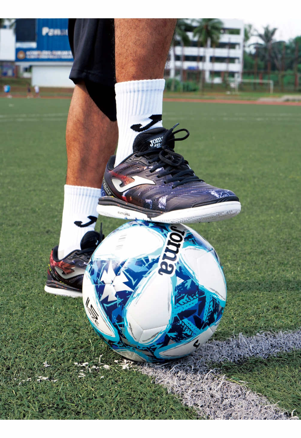 Precision meets power ⚽️🔥Joma Regate Rebound – one of the top picks chosen by professionals. Built for control, speed, and performance. 🏃‍♂️💨 #JomaSport #JomaSportMalaysia #JomaSportMY #JomaMalaysia #WeAreFutsal #JomaSportFutsal #FutsalMalaysia #JomaFutsal