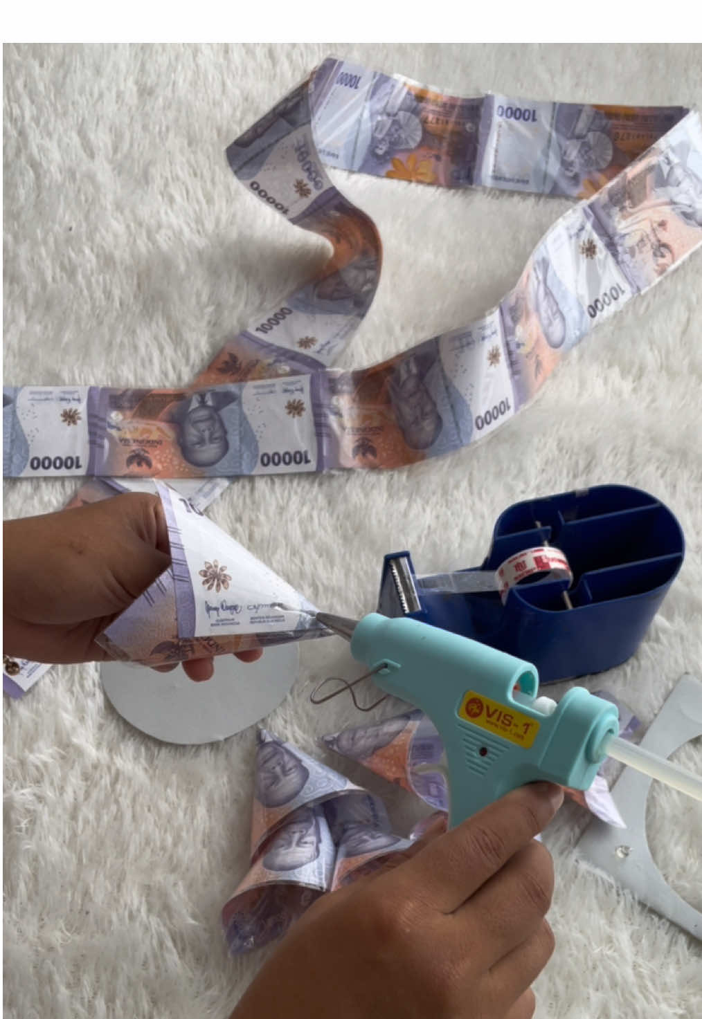 Mudah dan simple untuk ditiru, buat kado bestie sempro, wisuda, ultah, dll juga rekom banget, siapa coba yg gasuka kalau dikasih uang 🤩  #kalunguang #slempanguang #kadouang #saweruang 