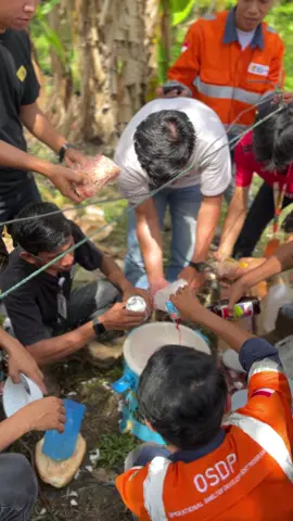 Makan kelapa muda di siang haru memang mantap🤣🤣#kulitambang👷 #fyp 