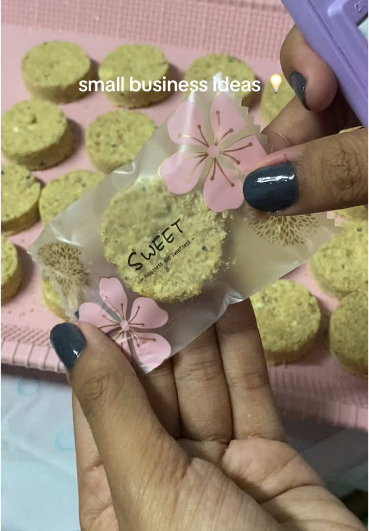 for only 25 pesos lang tong candy packing bag 🫶🏼 so cuteee #polvoronbusiness #repacking #candypackageideas #candypack #candywrapper #smallbusinessideas #businessideas 