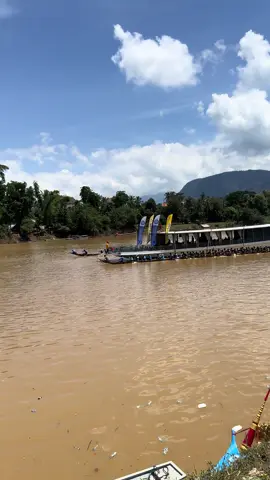 Lần đầu xem đua ghe ngo ở Lào.