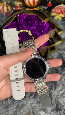 Get this for your loved ones! #watch #spotlight #tiktokmademebuyit #dealdrops #ValentinesDay #gift #smartwatch #accessories #tiktokshopcybermonday 