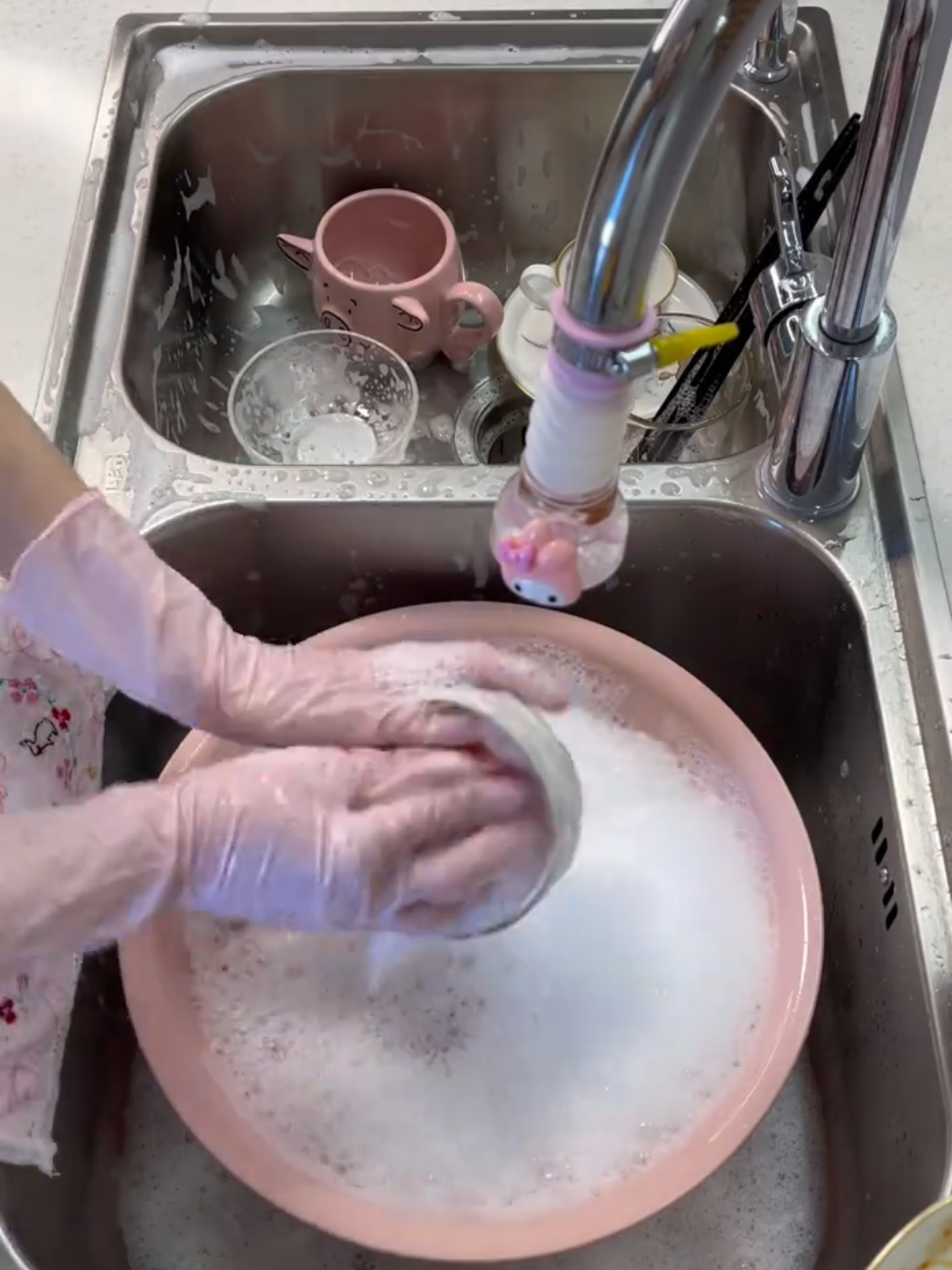 Satisfying dishwashing, cleantok in pink 💗 . . . 🎥: xiwan001 #CleanTok #dishwashing #cleaninghacks #asiantiktok #rednote #rednotetok #chinesetiktok #kitcheninspo 