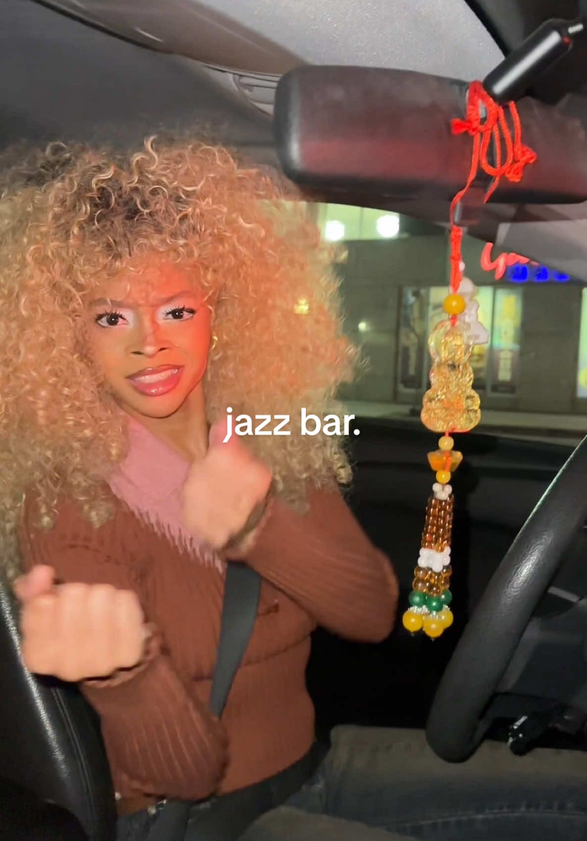come try out a jazz bar with @joni sann and i 😔⭐️