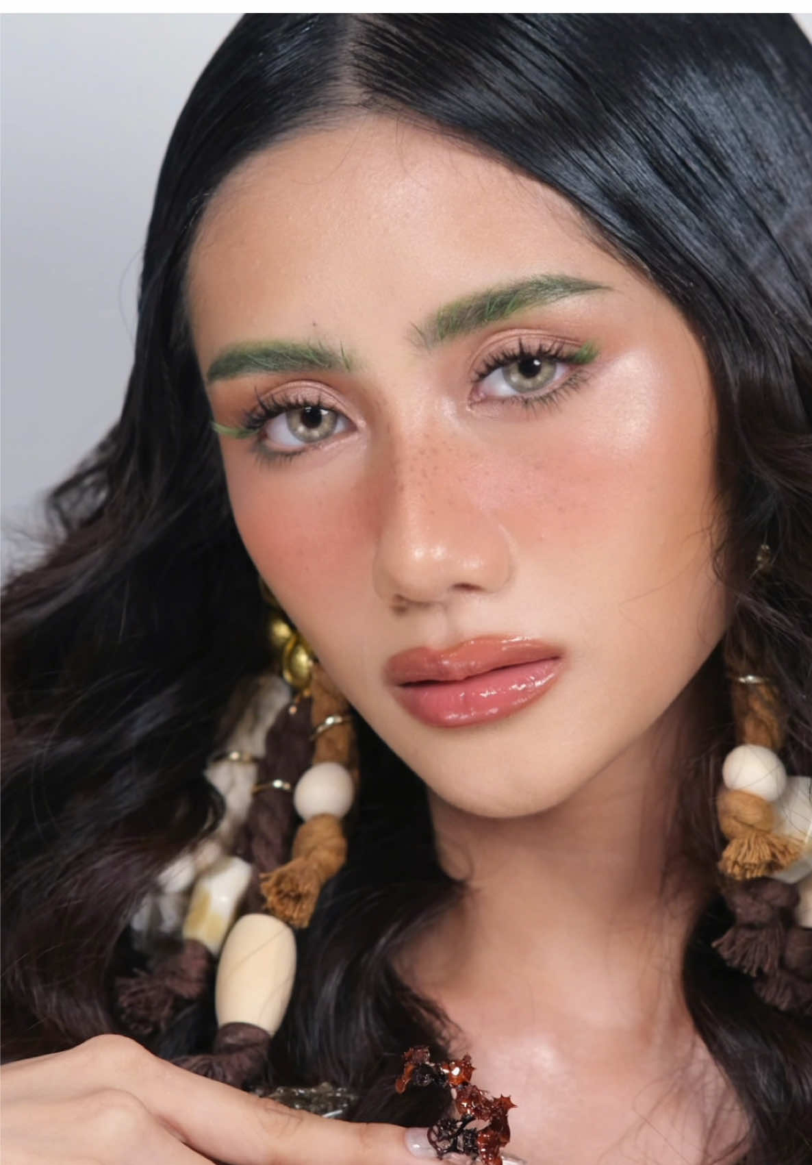 Bini @Sheena Catacutan as Artemis, goddess of the forest 🌳 for Grand Biniverse ‘24 photoshoot 🪷 Makeup by #TheresaPadin Assisted by @ehdz.matubang  Hair by July Vito Visual Director and stylist: Ica Villanueva  Styling associate: France Torres  #binisheena #sheenacatacutan #makeupartist #binimua #makeupartistph 