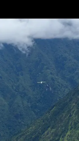 ☘️  Tara Air landing at…..?  #viral #viralvideo #tiktokviral #fyp #foryoupage #foryou #solukhumbu 
