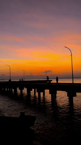 Pada akhirnya pilihan terbaik dari setiap kejadian adalah menerima, memaafkan, dan mengikhlaskan… #TikTokImpact #tiktok #fyp #foryou #foryourpage #lagutimur #storytimur #sunset #sunsetvibes 