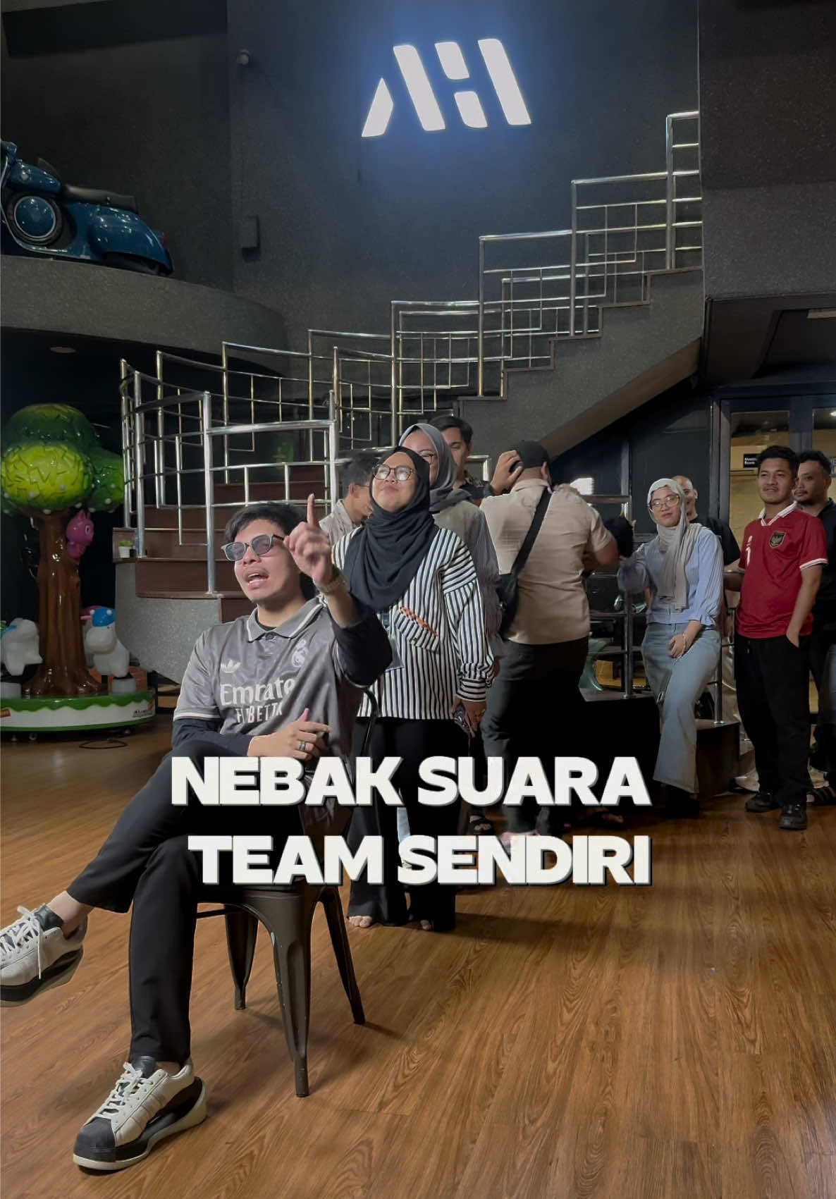 Tebak nama Karyawan. Ada yang mau jadi TEAM AHHA juga?