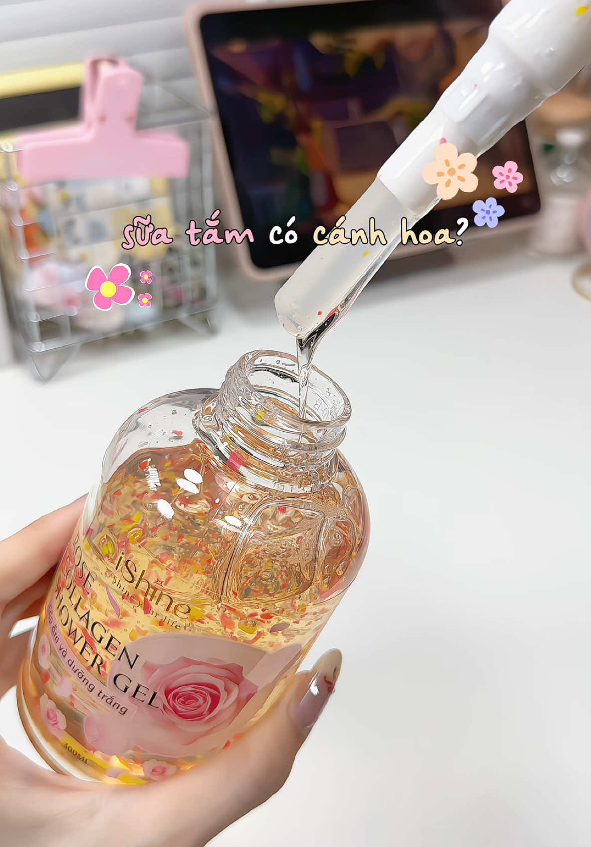 Sữa tắm có cánh hoa siuu thơm, anh người iu siuu muê #unbox #unboxwithvie #xuhuong #xuhuongtiktok #viral #xh #vzone #ishine #suatam #suatamnuochoa #suatamcollagen #goclamdep 