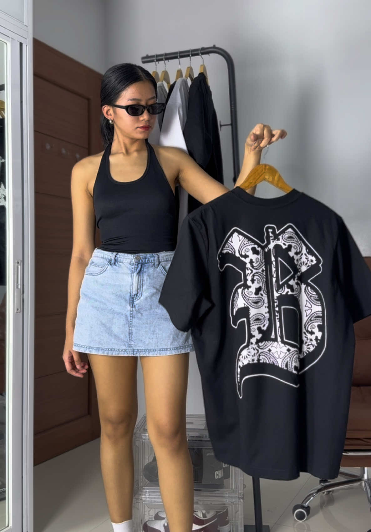 @Buzzerbeater.clo Paisley tee is back 🔥 Available on my yellow basket! 👌🏻 #fyp #trending #tee #OOTD #tshirt #streetwear #unisex #newrelease #bigsale #clothing #fitcheck #buzzerbeater 