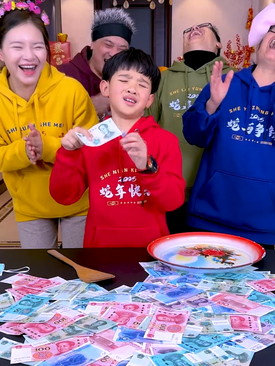 Blindfolded money shoveling challenge, the more you shovel, the more you get, this is the game to play during the Chinese New Year!!! #funny  #LittleIronRingTravels #CuteKidsCelebratetheNewYear #CelebratetheNewYearwithFlavor  funny hilarious videos uk's funniest videos funny tiktok videos in english  funny english tiktok trending in usa funny viral funny family challenges funny family videos funny tiktok viral kids try not to laugh challenge funny family tiktok challenge  Funny Dark Humor viral tiktok family funny family tiktok funny tiktoks to do with kids  funny family tiktok trends funny face filter challenge funny face challenge tiktok trend  funny tiktok videos in english  funny english tiktok funny and crazy family funny family videos uk tiktok funny english jokes funny family videos funny english tiktok funny and crazy family uk tiktok funny english jokes funny family tiktok trends funny videos laugh till you cry  crazy funny funny viral videos over 10 million views  Very Funny Jokes family tiktok best funny tiktok funny family funny tiktoks to make u cry of laughter funny videos laugh till you cry  funny tiktoks to make u cry of laughter  funny viral videos over 10 million views  crazy funny I Love My Family family tiktok changsha family happy family videos funny memes family comedy family family tiktok trends funny videos to laugh family games challenge funnyfamily family funny tiktok funny family comedy 多人聚会小游戏 美国人怎么教三岁宝宝玩 Can you blow out 500 candles familytime family games at home best family games funny family videos family games challenge family games ideas changsha family family games tiktok funny family couple games funny couple games at party board games for family boardgames couplegamesHow To Choose Pizza Date Night  datenightideas datenight  GameNight 中国 日常vlog 日常vlog系 日常 vlog 日常vlog拍法 女子大生の日常vlog 日常vlog 勉強 ルーティン 日常vlog ごはん 日常vlogルーティン 旅行 日常vlog 日常vlog系列 #changshaffm  #changshafamilyfunmedia  #am549  #unfrezzmyaccount #unfreeze  #changsha  #family #familytime #familygames  #partygame #familygame #india #pakistan #srilanka #bangladesh #nepal #afghan #afghanistan #iran #iraq #kuwait  #qatar #bahrain #saudia #ksa  #yamen #oman #UAE #dubai  #USA #newyork #UK #spain #europe #EGYP #world #Africa #aisia #japan #korean #korea #england #australia #indonesia  #malaysia #singapore #lahore   #karachi #sharjah #italy  #datenightideas #datenight #GameNight #中国日常vlog #日常vlog系 #日常vlog #日常vlog拍法 #女子大生の日常vlog #日常vlog 勉強 ルーティン #日常vlog ごはん #日常vlogルーティン #旅行 日常vlog #日常vlog系列 @tiktokglobal @TikTok 