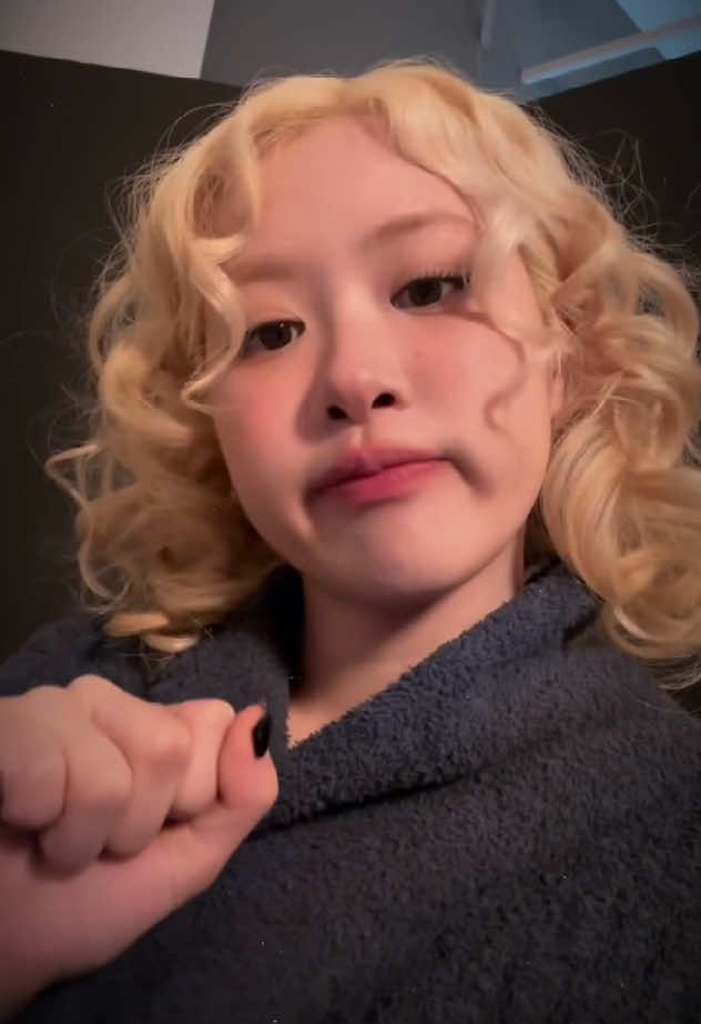 một chiếc em bé đáng yêu siêu cấp vũ trụ 🤏 #Rosé #rosie #haflinh♡ #izyyna🍉 #lura౨ৎ 