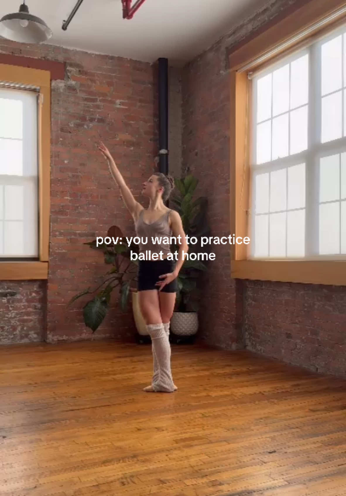 Download Grace & Form today 🤍 #ballet #ballerina #ballettok #ballerinasoftiktok #dancetok #balletbarre #barre #barreclass #balletclass #fyp 