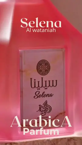 Selena é um perfume feminino da marca Al Wataniah.  É uma fragrância que combina notas frutadas, florais, especiarias e madeiras, resultando em um aroma doce, sensual e envolvente...considerado sofisticado, marcante, elegante. #perfume #perfumearabe #perfumearabefeminino #perfumaria #decants #afrodisiaco #selena #postviral #instagramviral #mulhercheirosa #tiktoknews #tiktokviral #tiktokviralvideo #tiktokvideos #memory #momentos #seducao #trabalho #mulherrica #mulheres #perfumaria #perfumesarabes #princesa #parfum 