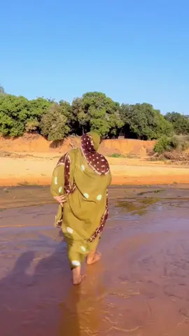 Heureusement que j'étais là pour moi, quand personne ne l'était.🌚🥀