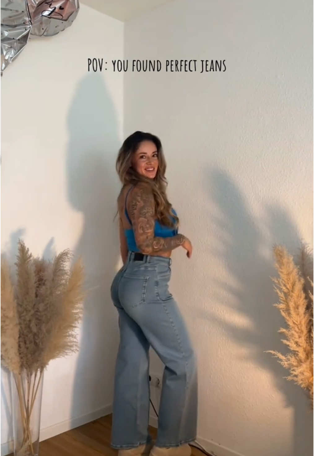 The secret to a great day? The perfect pair of jeans. Every time! 🌼 @julia_zastempowska  #fyp #perfectfit #jeans #denim #foryou #fitjeans #2025 
