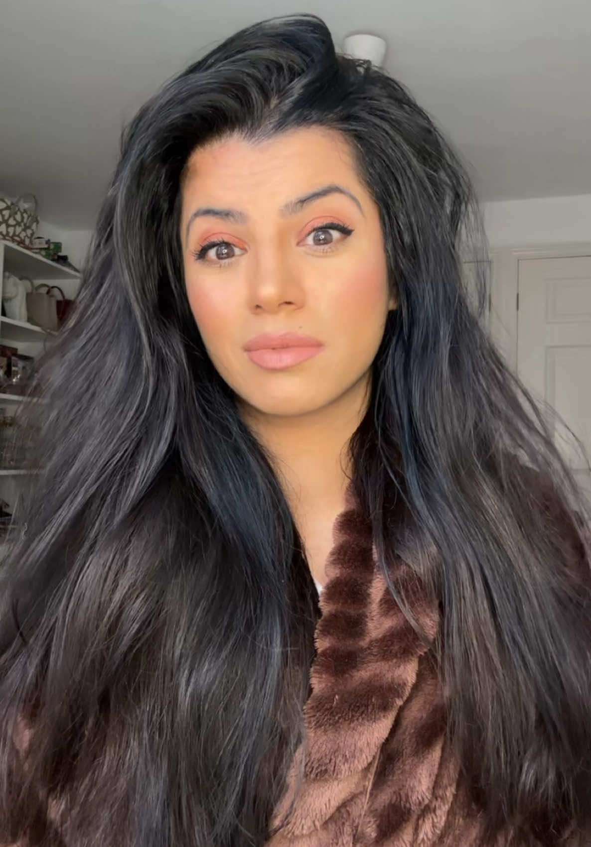 Daily dilemma ….honestly I don’t remember the last time 💇🏻‍♀️ my hair!  #hair #longhair #hairstyles #syle #salonhair #beauty #beautytips #birmingham #brum #birminghamhairstylist 