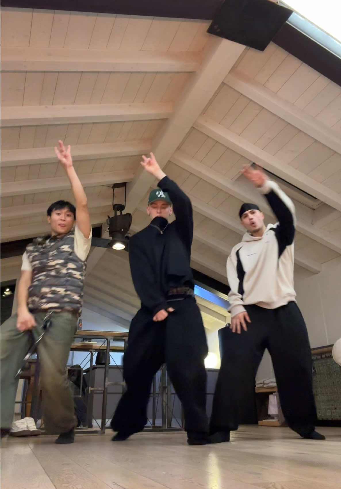 Aayyo🤓 (dc: @ChillLIT ) #chrisbrown #fyp #perte #oldschool #baggy #hiphop 