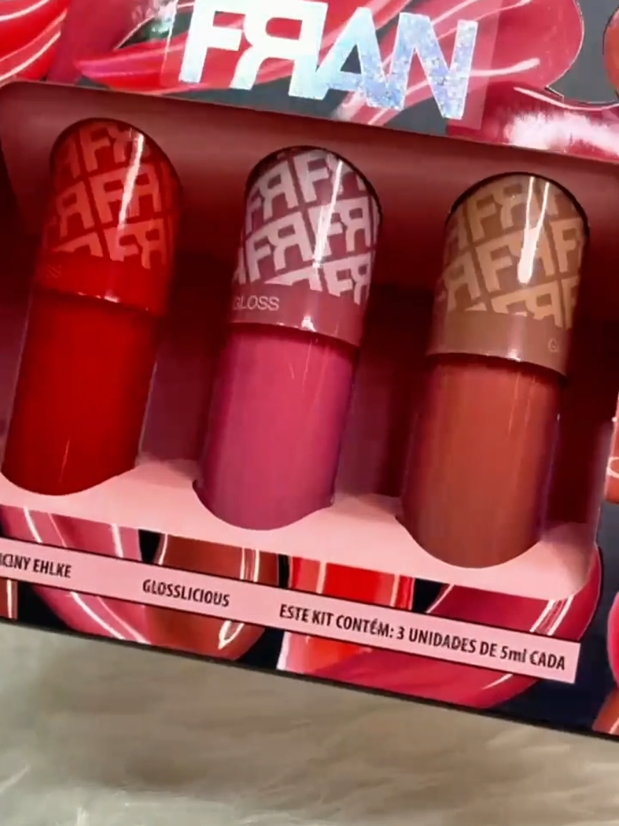 Kit Fran by Franciny Ehlke Glosslicious (3 Produtos) Kit com gloss labial.  Fran by Franciny Ehlke Glosslicious indispensável na nécessaire de quem busca lábios brilhantes, hidratados e com um toque de glamour. #fy #make #glossfran #francinyehlke #maquiagem 