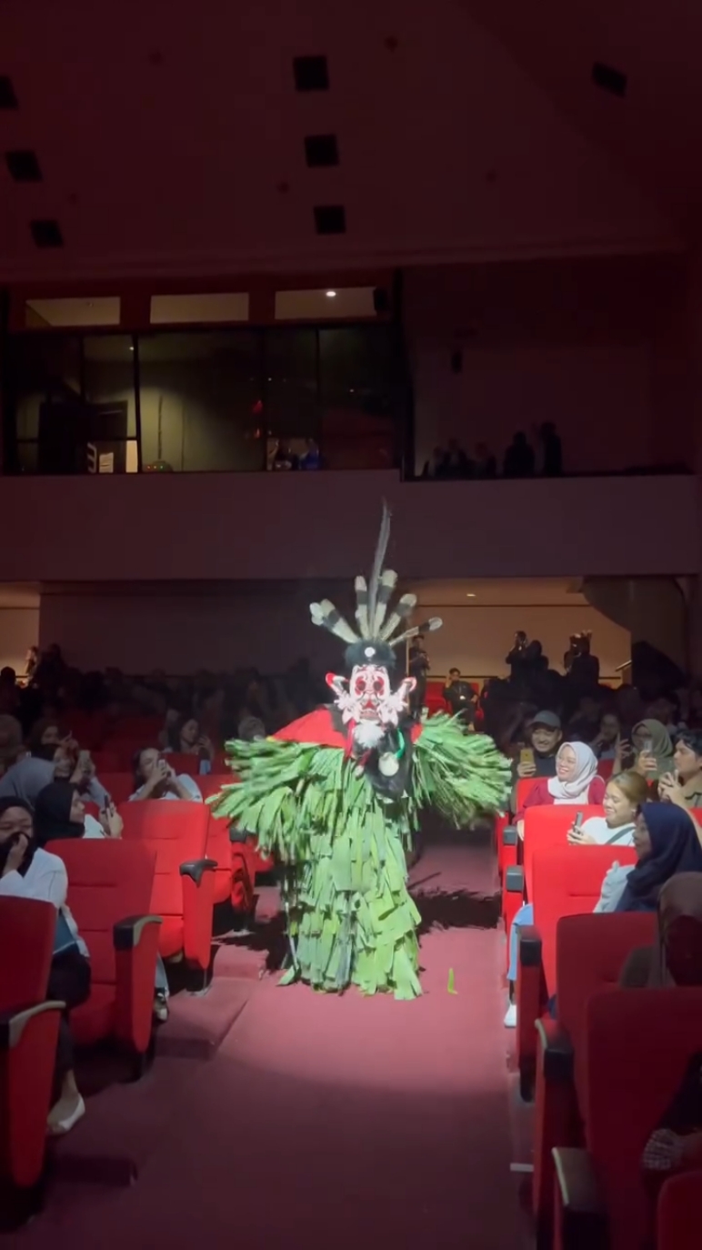Tari Hudoq di acara Wonders Of Borneo Memperingati HUT Kaltim di kota Yogyakarta. Pinjam hudoqnya @namaguesiapa_ 🙏🙏 #hudoq #hudoqkalimantan #hudoqbahau #hudoqdayak #hutkaltimjogja 
