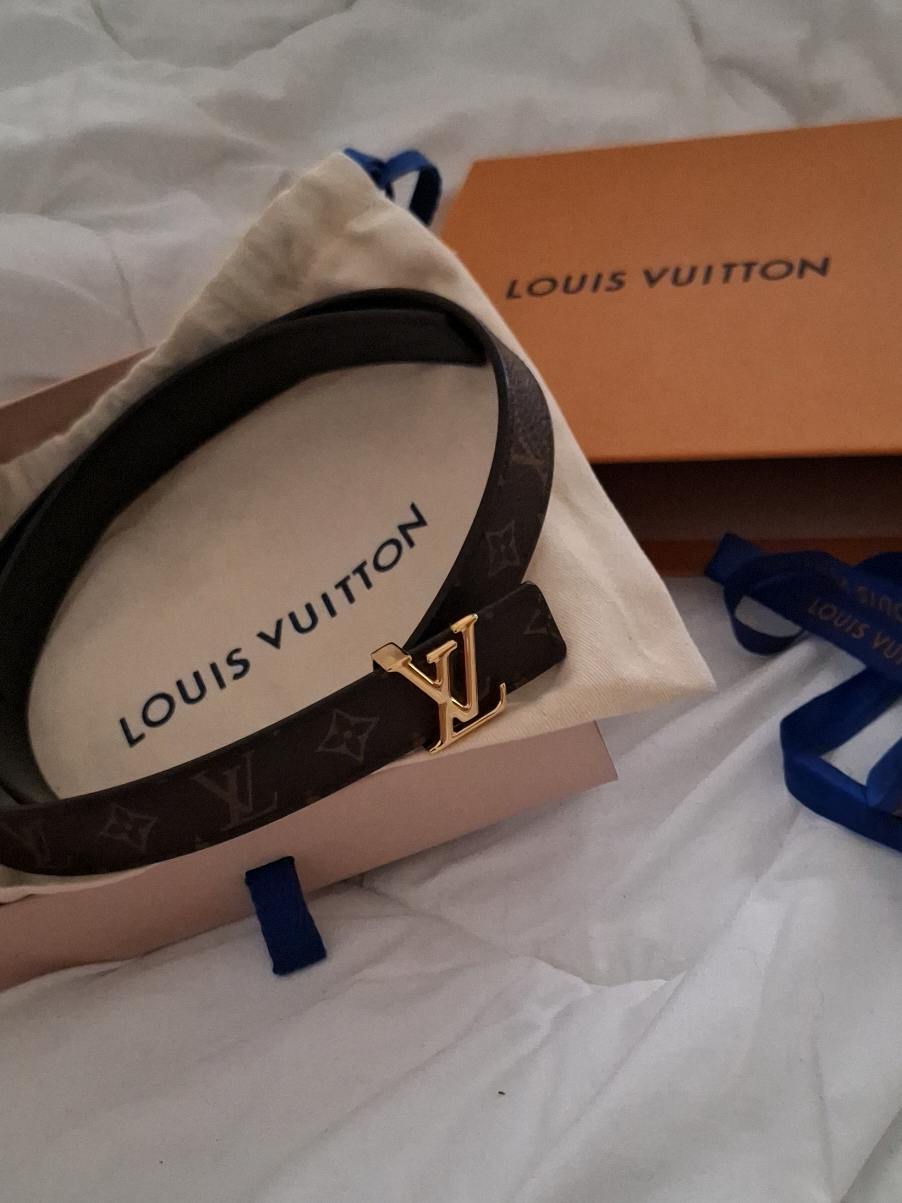 Louis Vuitton belt unboxing 🤎 #louisvuittonlover #lv #louisvuittonbelt #unboxingvideo #unboxing #fy #fyp #vienna #Austria #greektiktok #tiktokviral @Louis Vuitton ♡