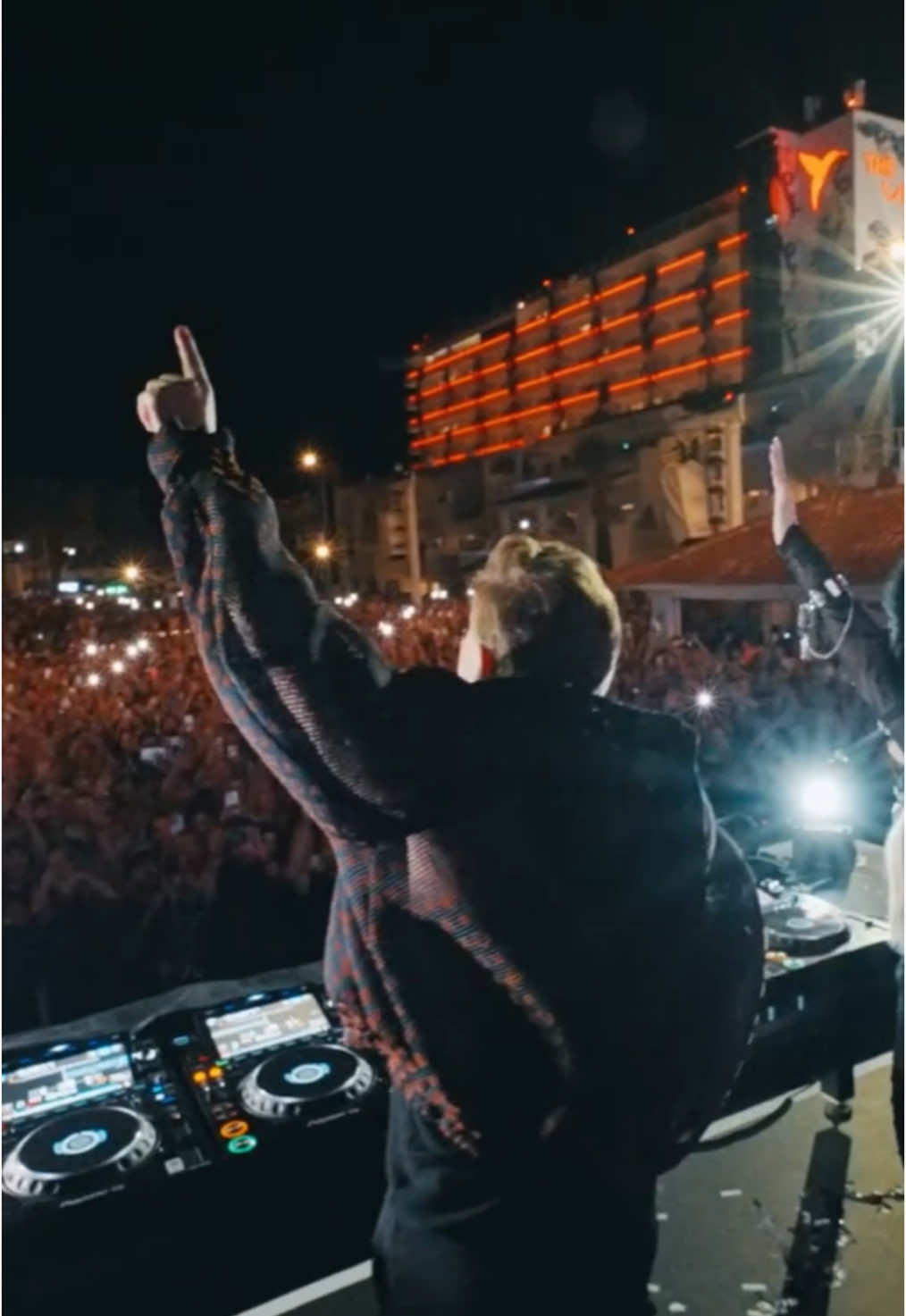 David Guetta (Live Ushuaïa, Ibiza) • Song’s title: Forever Young #davidguetta #foreveryoung #mix #ushuaia #ibiza #ushuaiaibiza #livemusic #music #dj #song #goodvibes #goodmusic #goodlife #discjockey #techhouse #electronicdancemusic #dance #electrohouse #progressivehouse #viral 