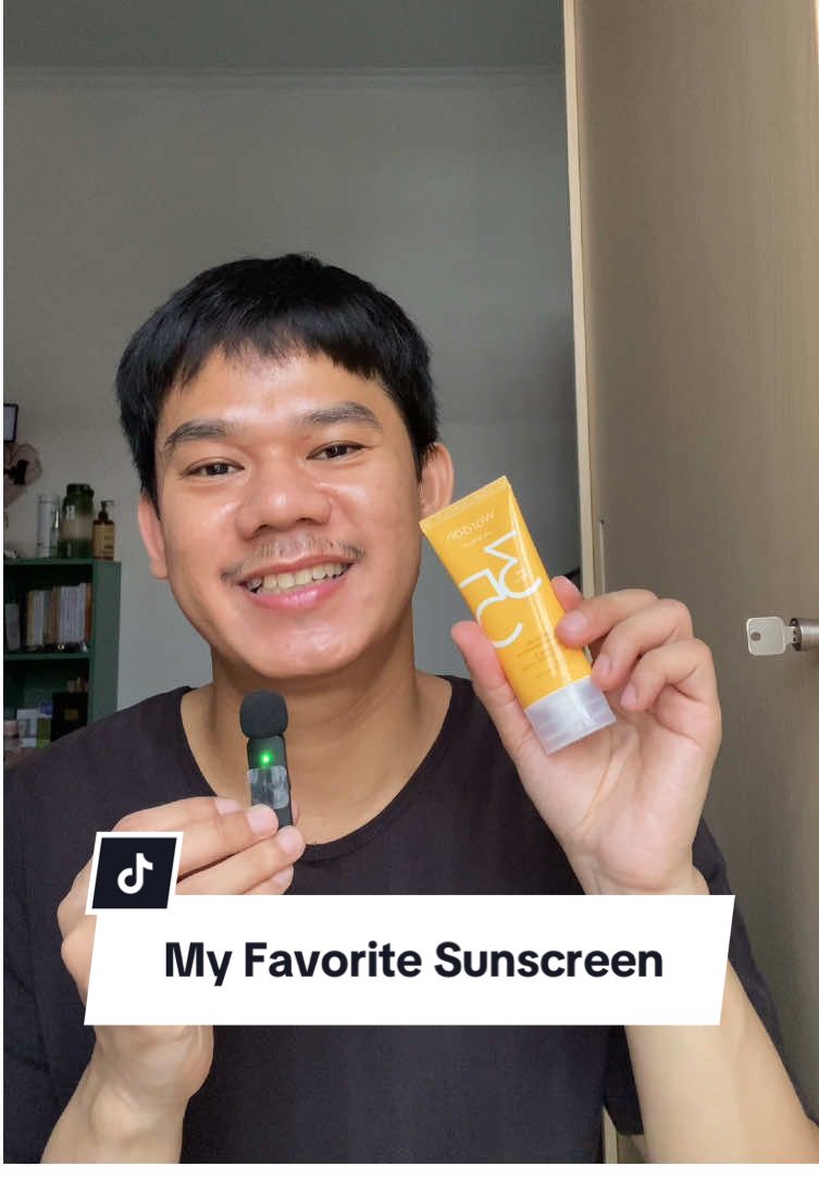 SUNSCREEN FAVORITE DARI DULUUUUUUU ✨🫶🏼 . . #skincarecowok #skincarepria #skincaretips #skincareroutine  #cowokbutuhskincare #skincarebarengferdy #skincareviral #grooming #groomingpria #simplegrooming #fyp #reviewsunscreen #rekomendasisunscreen #sunscreenwardah #wardahsunscreen 