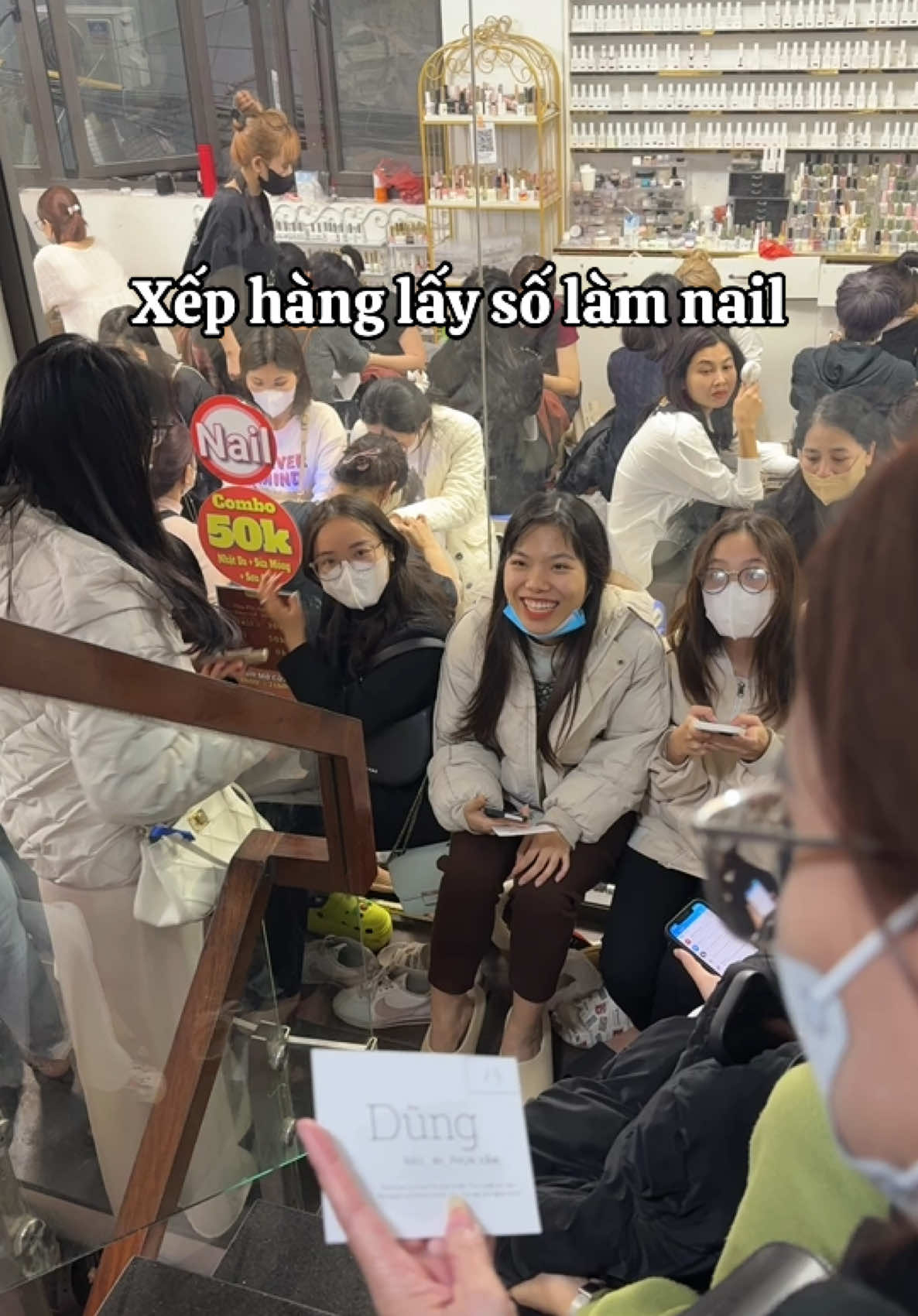 Tình hình làm đẹp mấy ngày trước Tết của các chị em. Kiểu gì thì kiểu Tết cứ phải có bộ nail mới mới yên tâm được 😂 #tetatty2025 #lamnail #nailxinhdontet #lamdepdontet #tiktokviral #tiktokgiaitri #xhtiktok #fypp