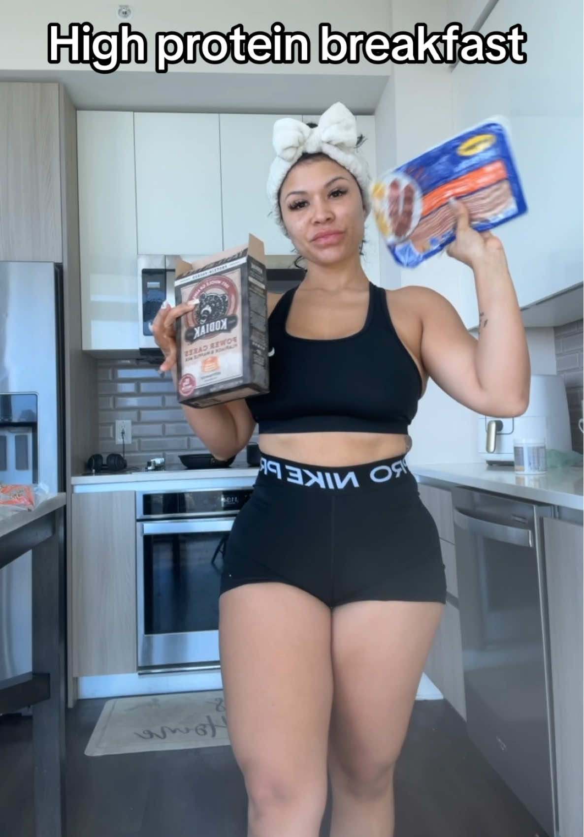 High protein breakfast  2eggs  Turkey bacon  Kodiak protein pancakes (add cinnamon) #fyp #bcaxyz #fyp #breakfast @bodyamorrr 