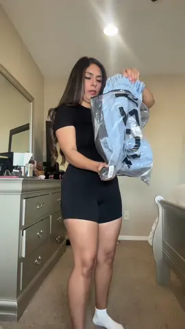 Stop 😍#fyp#yozy#yozyfashion#yozyclothing#yozyjeans#jeans#pearljeans#viraljeans#OOTD#valentinesootd#tryonwithme#tryon#tryonhaul@YOZY 