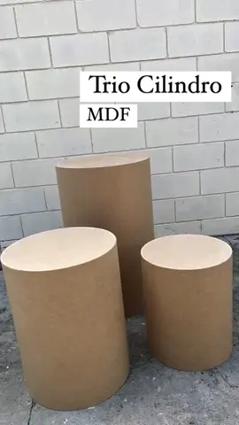 ✨ Nosso trio de cilindros de MDF é a escolha perfeita para dar aquele destaque à sua decoração! 🎉 Disponíveis em tamanhos ideais, são super versáteis e combinam com qualquer tema de festa. Garanta já o seu e arrase na sua próxima comemoração! 💛