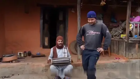 Bola maya hirdaya kholera, k hunxa ra ma sita bolera? Bandre Dancing  #fyp #trendingvideo #foryoupage❤️❤️ #meribassai #magnebudo #nepalitiktok🇳🇵 #nepal #nepalitiktok #comedia #funny