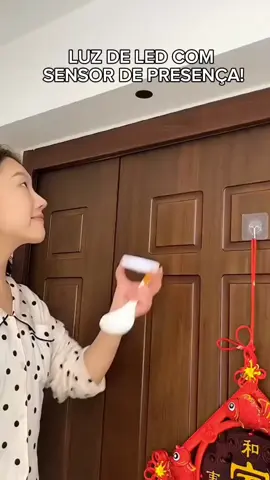 Lâmpada de Led com sensor de presença 