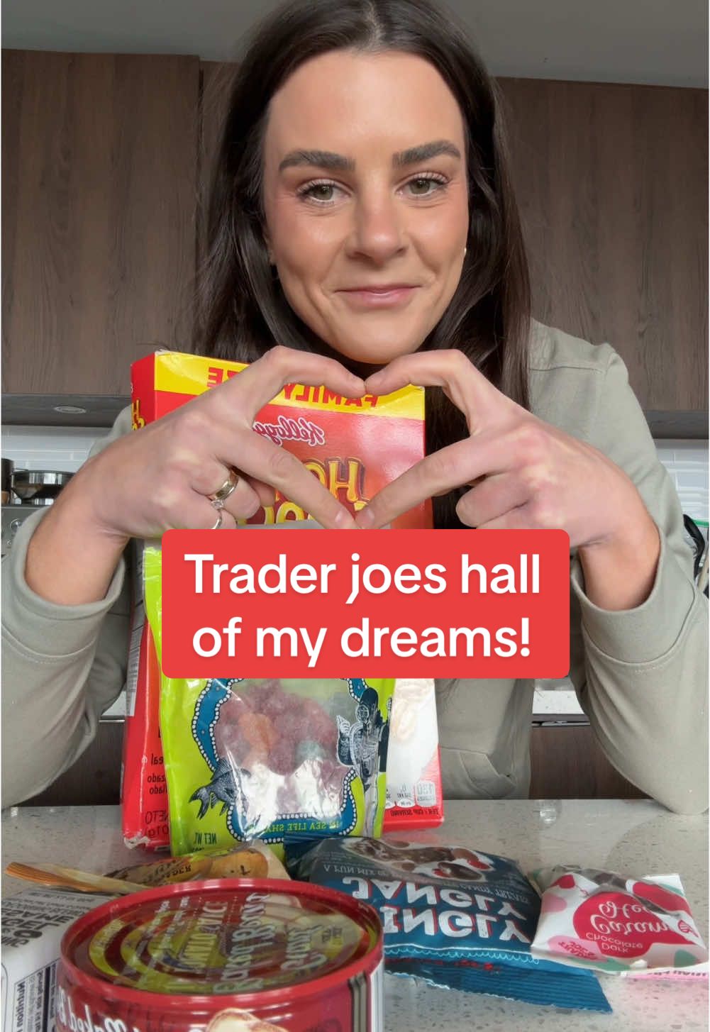 The Trader Joes hall of my dreams 😍 I hope Kimberly is loving her crunchy bars as much as I’m loving my treats! So much love to Kimberly and her daughter. #traderjoeshaul #crunchybar #traderjoes #foodreview #travel #crunchy #alldressedchips #chips #canadiansnacks #canadian #beldoesstuff 