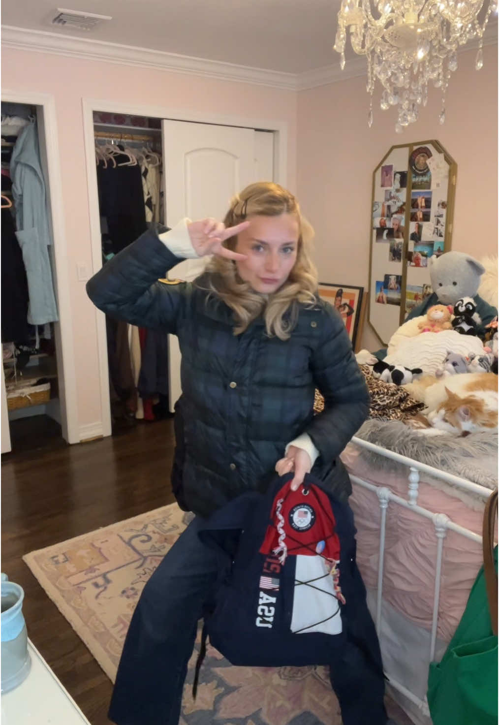 Need to figure out how to properly use my glamorous @bareMinerals compact.  #grwm #getreadywithme #OOTD #college @gap 