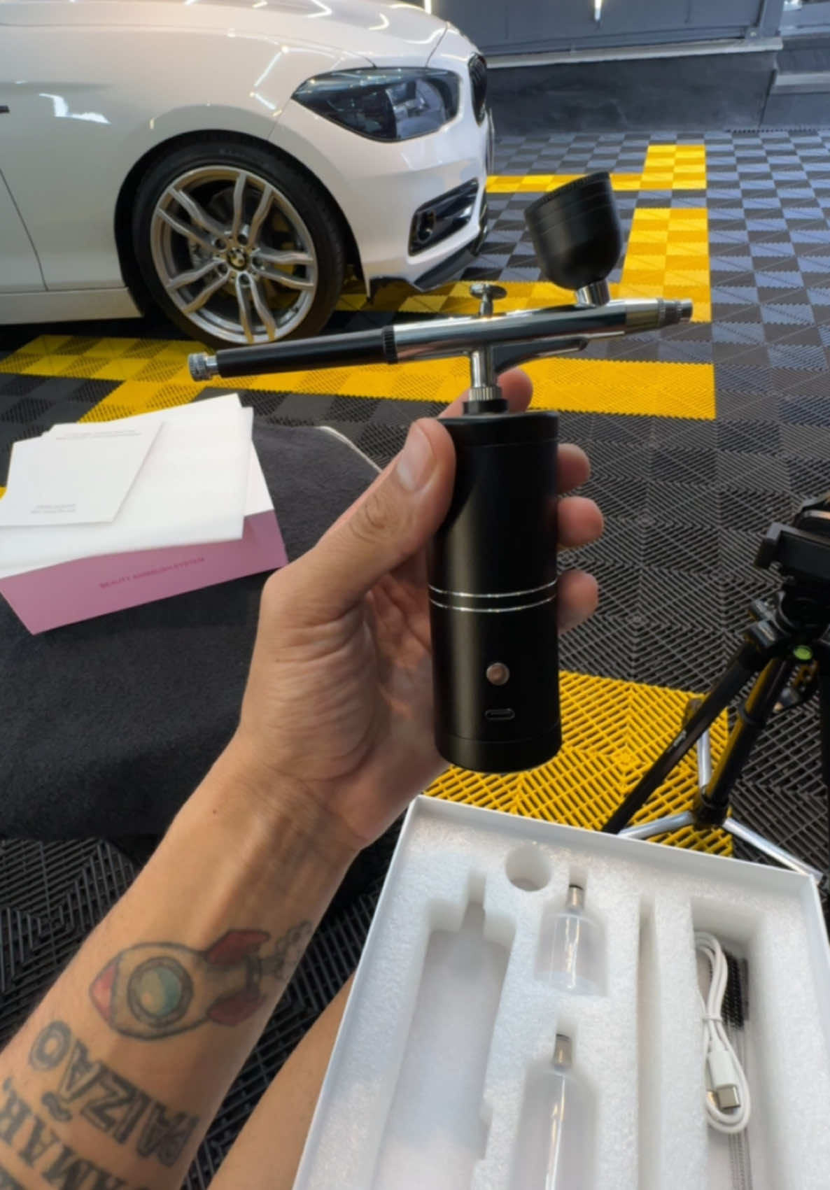 Aerógrafo Elétrico  https://produto.mercadolivre.com.br/MLB-4508975298-kit-aerografo-recarregavel-mini-compressor-sem-fio-portatil-_JM