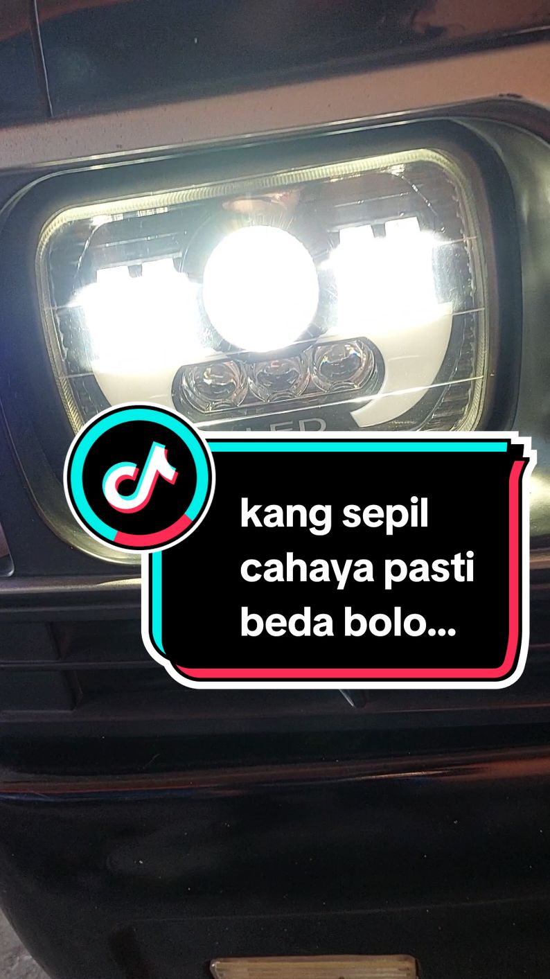 Ganti lampu ayam kalian pakai lampu daymaker 7inc ini bolo di jamin hasil cahaya nya padat terang. #daymaker #daymakerbiled #daymaker7inch #l300 #kijang 