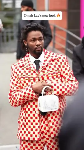 Nigerian music sensation @omah_lay turned heads at Paris Fashion Week 2025 with a bold and captivating new look. Style redefined! 🔥  #ParisFashionWeek #OmahLay #FreshVibes #Red #FashionTiktok #Paris #ParisTiktok #Springers24 