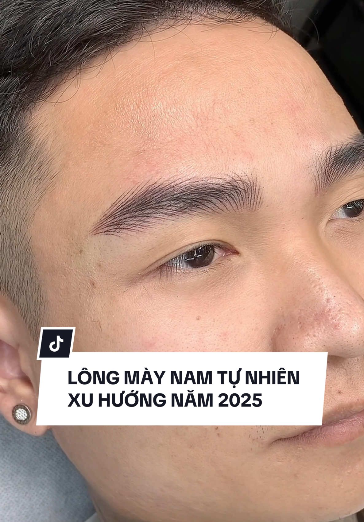 Xăm lông mày tự nhiên cho anh trai nước ngoài về VN ăn Tết.  Tư vấn 15phut anh chốt qua làm luôn.  A nói chỉ thích gu tự nhiên, nam tính và sợi nét, sợi mảnh nên chọn em.  Cảm ơn anh rất nhiều.  Chúc anh năm mới bình an - thành công ạ🤭 #nguyenthuphunxam  #phunxambinhduong #hairstrokenam #longmaynamtunhien #dieukhacchanmay #hairstroke #chanmaynam 