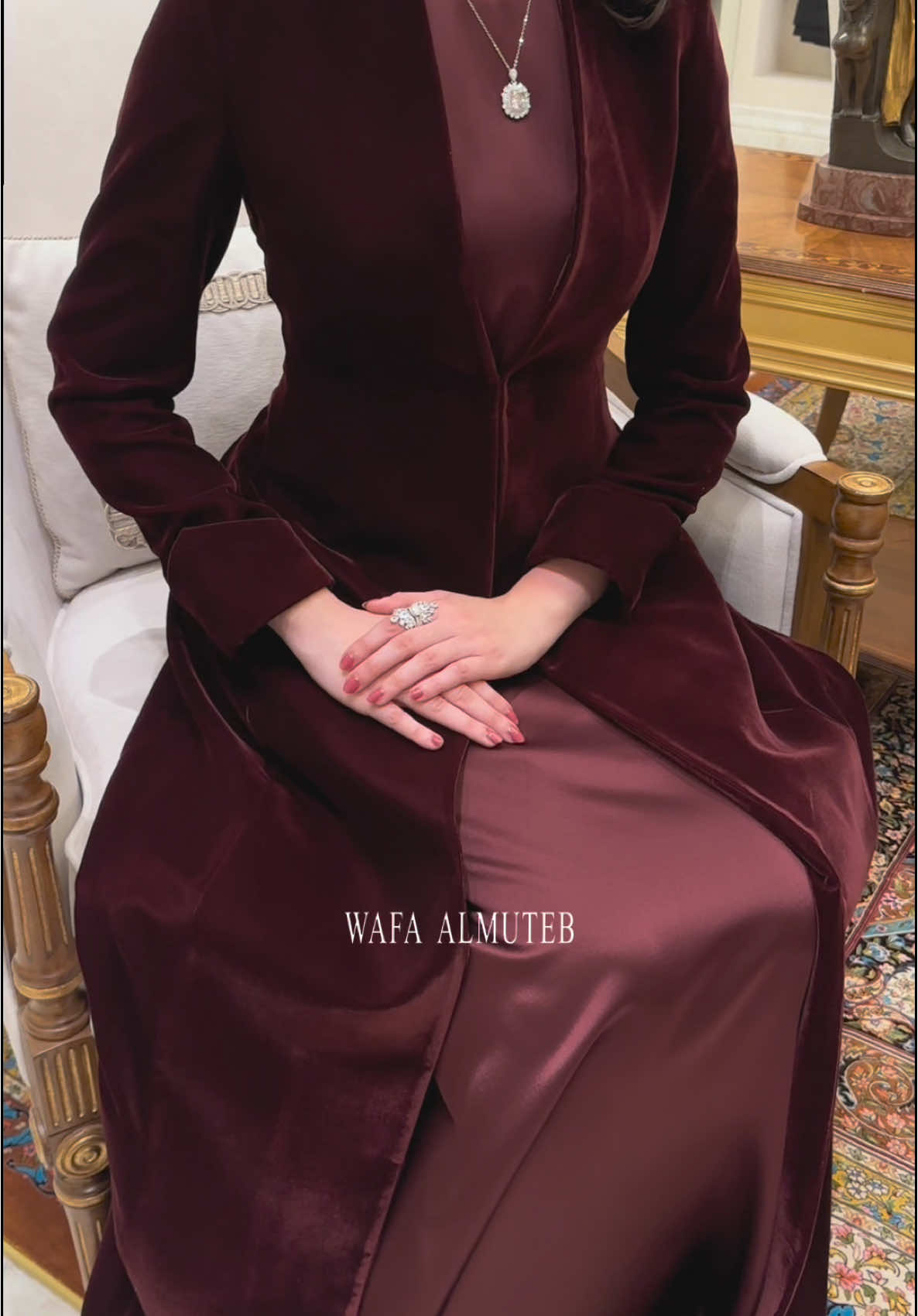 نعم مليون لجمال اللون ✨✨ . . #وفاء_المتعب #wafa_almuteb #اكسبلور #fyp #عباية #السعودية 