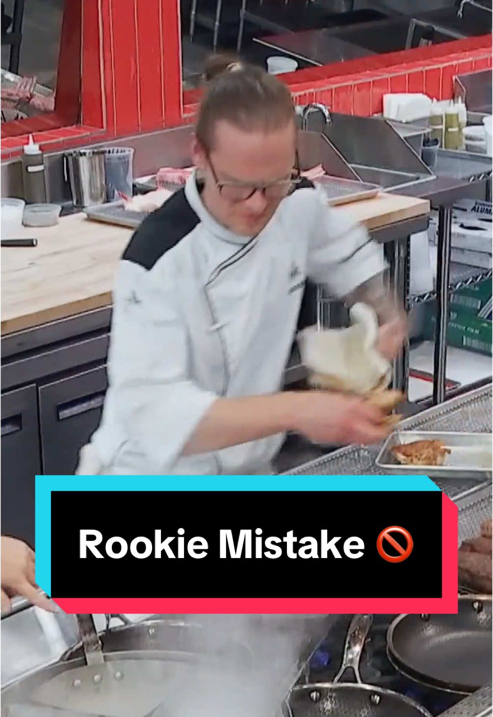 Gordon’s not tolerating rookie mistakes from a black jacket. 🤬 #HellsKitchen #FoodTok #GordonRamsay #Raw #Chicken 