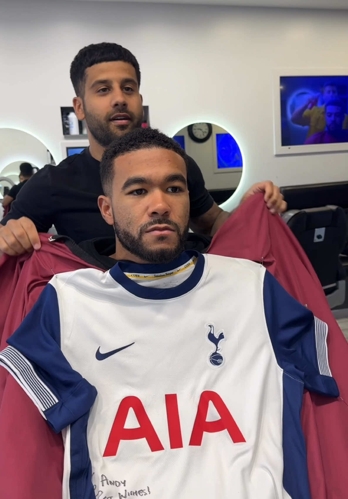 What do we think of Tottenham? @@Finibyastar😂😂  ##barber##astarbarbers##chelsea##football##finibyastar##reecejames##astar##hair##hairstyle##prank
