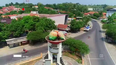 Tugu Mangga Gedong Gincu Tomo. Jln. Fatmawati, Tolengas, Kecamatan Tomo, Kabupaten Sumedang, Jawa Barat 45382 #tugumangga #gedonggincu #manggagedonggincu #sumedang #tomosumedang 