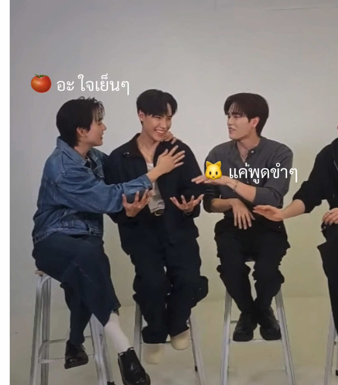 ไลฟ์เดินสายโปรโมทสายรหัสเทวดาวันนี้ให้อะไรกับคุณ 😭😭😭 ละพี่จูฮีทราบหมดว่าตัวเองคือเมะอะไรในสายตาชาวเน็ตบ้าง 56565555565 แต่ไม่ว่าจะเกิดอะไรขึ้น จูมาร์คทุกคนพูดพร้อมกันนะครับว่า #.แต้งกิ้วสถาพร 🙏🏻 #perfect10liners #junniorrs #markjrtn #จูเนียร์มาร์ค 