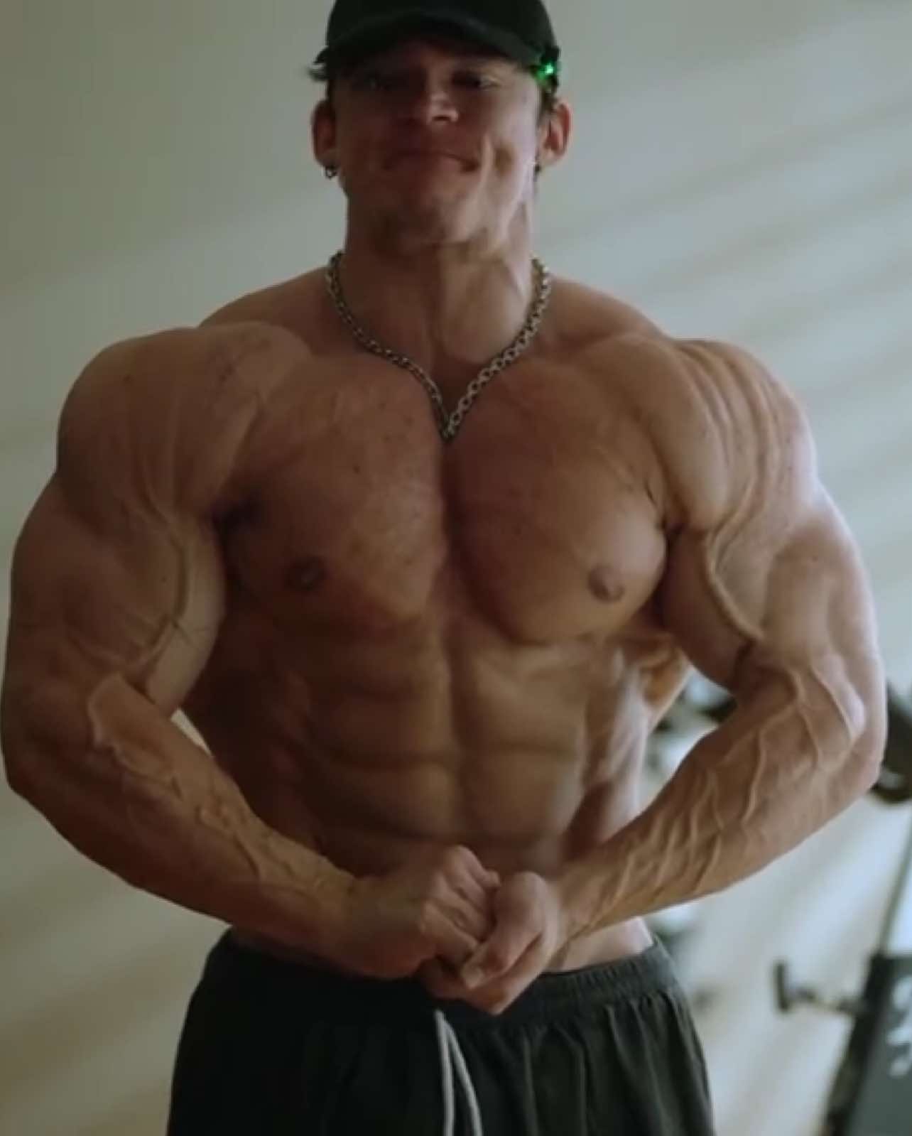 Sam Sulek Crazy chest pump ##samsulek 